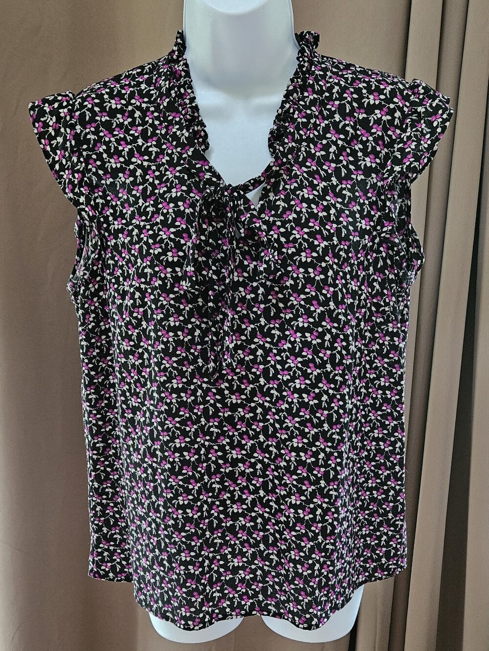 CeCe Bohemian Bazaar Ruffle Tie-Neck Blouse Rich Black Magenta Floral